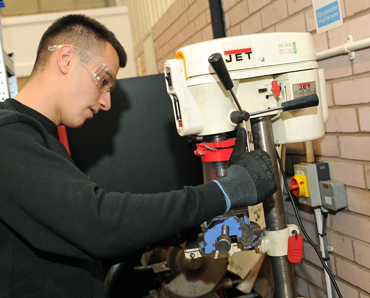 Level 2 Engineering Apprenticeship | Warrington & Vale Royal College