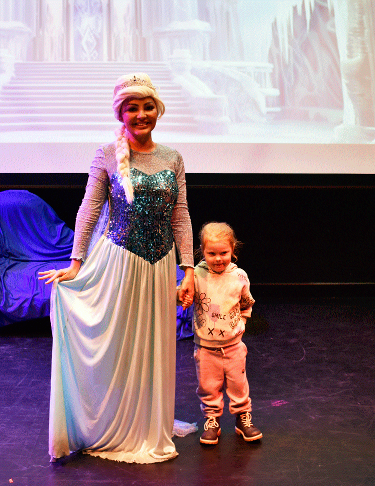Princess Elsa with little girl