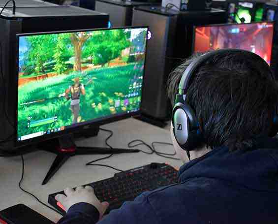 Student playing game on the computer in esports class