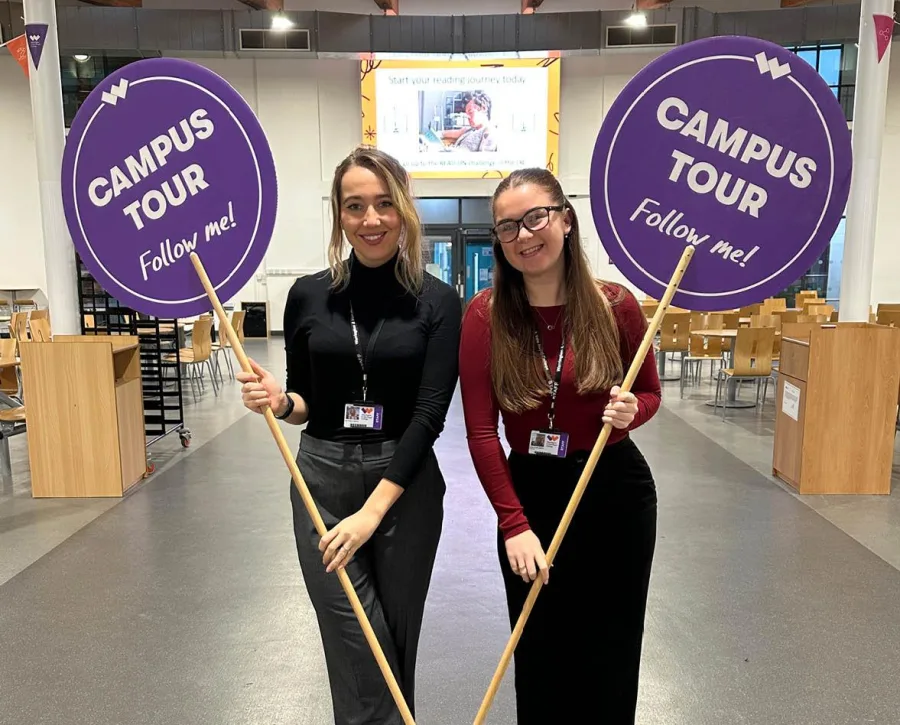 Campus Tour Ella and Ellena