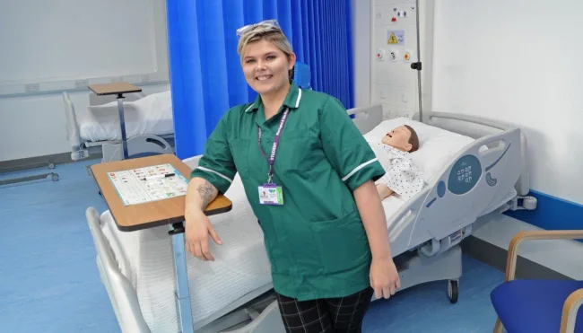 Student Kelsey Siddall in the hospital ward